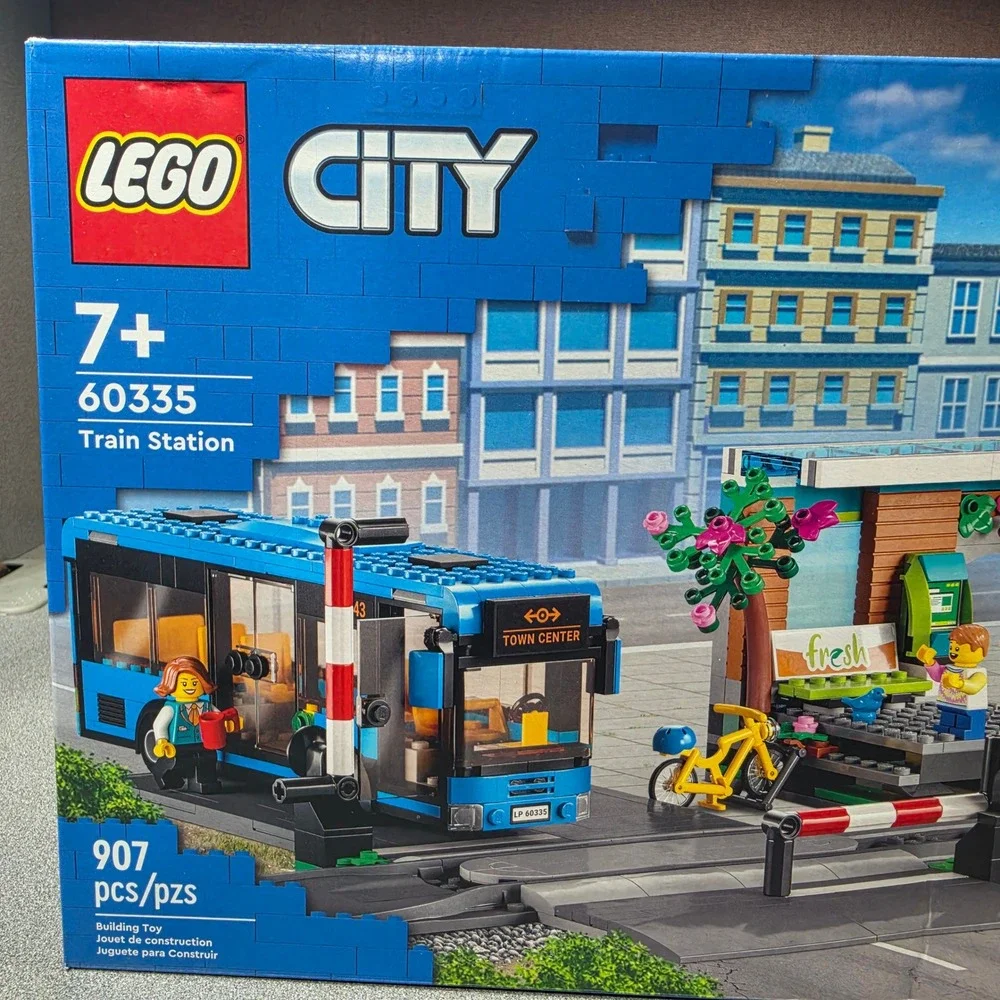 LEGO Train Station 60335 City 907pcs Blue New Sealed Road Plates Bus Truck